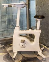 F209DT - велотренажер со столом для ноутбука